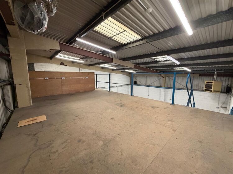 Light industrial unit for sale in Bristol with off-street parking and flexible layout Photo 11