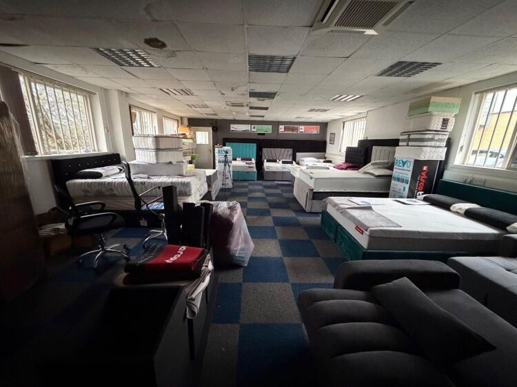 Large industrial unit with office space in Bristol, 11,675 ft² plus 1,700 ft² mezzanine available  Photo 11