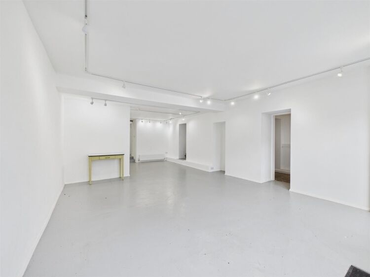 Vacant ground floor shop office studio in Bristol on Cheltenham Road with modern amenities Photo 11