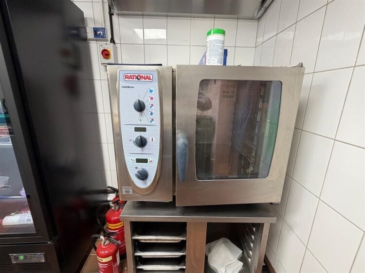 An immaculately presented and recently renovated takeaway of approx. 725 ft² fully fitted and equipped to a high standard. the property benefits Photo 11