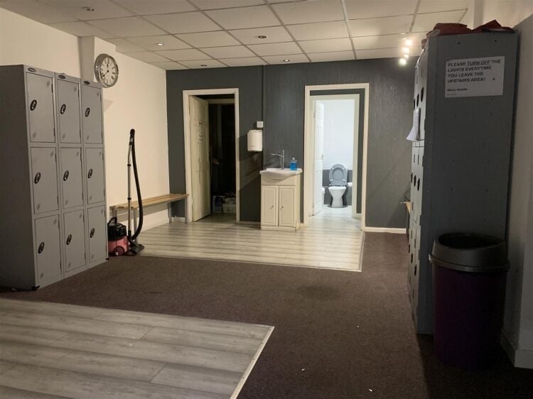 Former gym for sale in Bristol, 3,300 sq ft on Brislington Hill, ideal for various uses. Photo 11