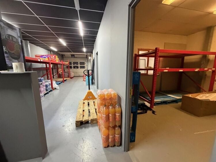 Modern two-storey commercial unit with workshop and offices in Bristol Photo 11