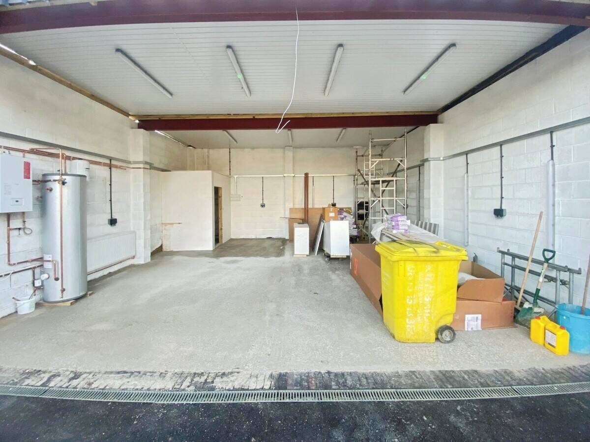Modern Warehouse and Offices for Sale in Wickford Essex with Versatile Space Available Photo 11