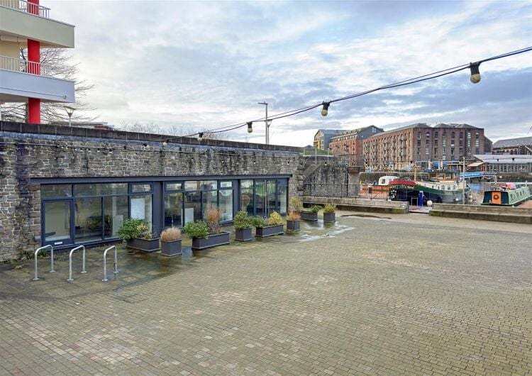 A spacious commercial unit situated in an enviable location on bristol's harbourside within easy reach of bristol city centre. Photo 11