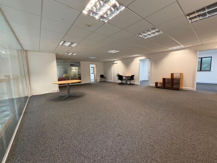 Modern office suite for sale in Bristol with 1,325 sq ft and ample parking available Photo 11