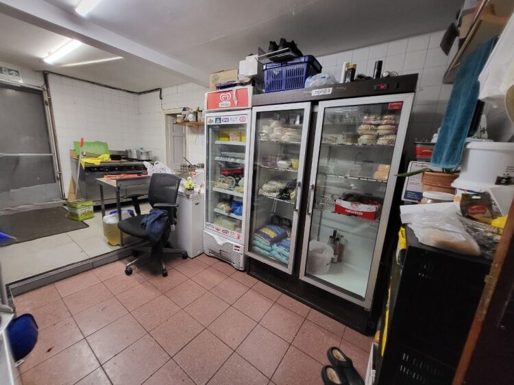 Very Long Running Fried Chicken and Kebab shop Business for Sale in Crouch End/ North London: with REF: CS0781 Photo 11