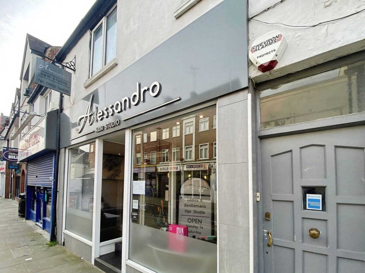 Fully Fitted Hair Salon Premises – Ready to Trade – Busy Chertsey High Street, Surrey Photo 11