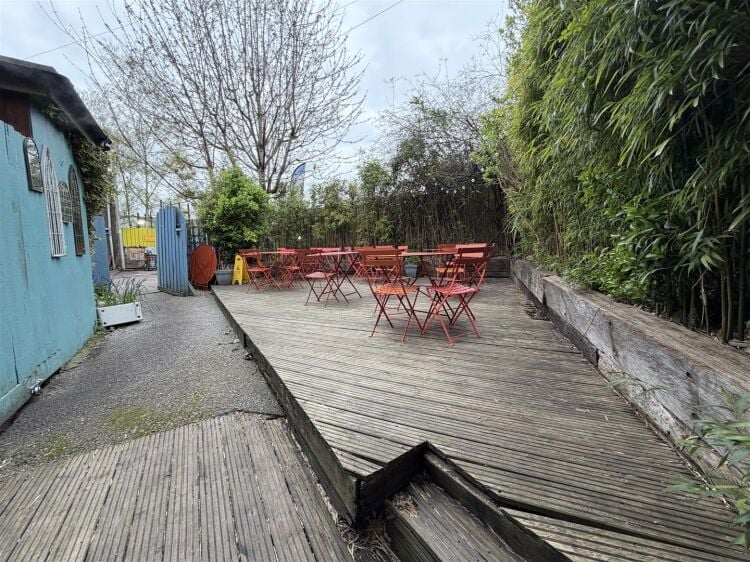 A well presented and inviting café/restaurant extending to approximately 1,000 ft², arranged to provide a comfortable and functional layout. Photo 11