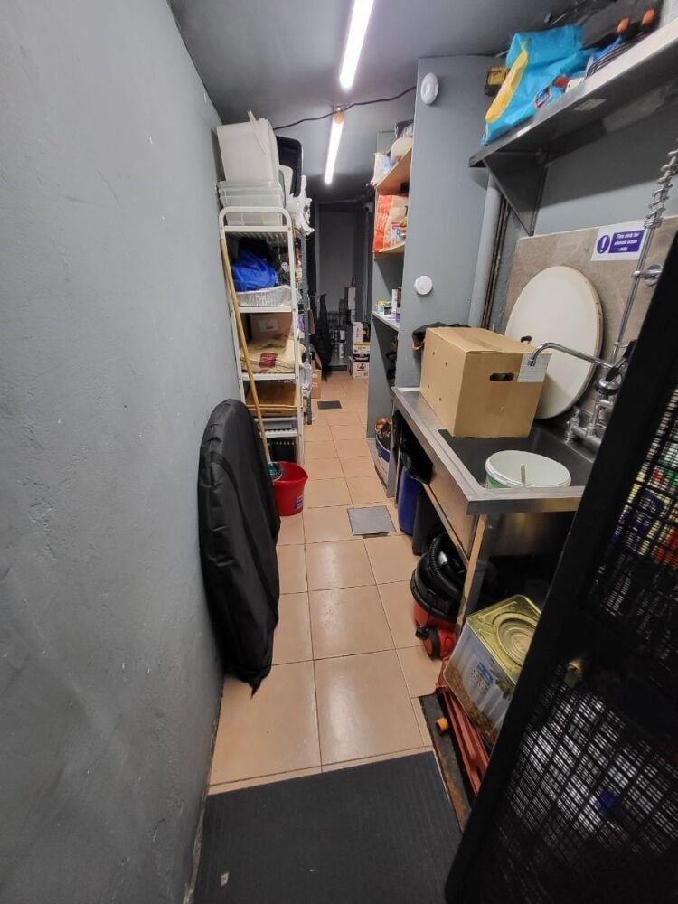 Turnkey Mediterranean Restaurant for Sale in North London with 50 Covers and Fully Fitted Kitchen Photo 11