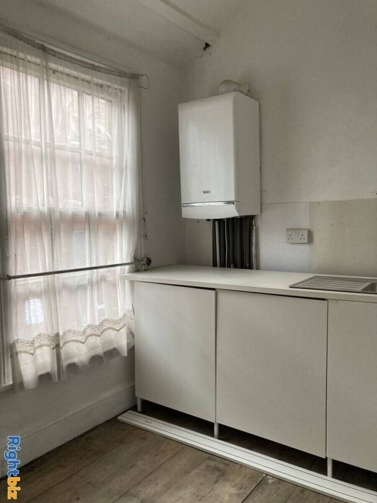 Prime Freehold Property in Warrington Cheshire, Fully Fitted Commercial Kitchen, Near Golden Square Photo 11