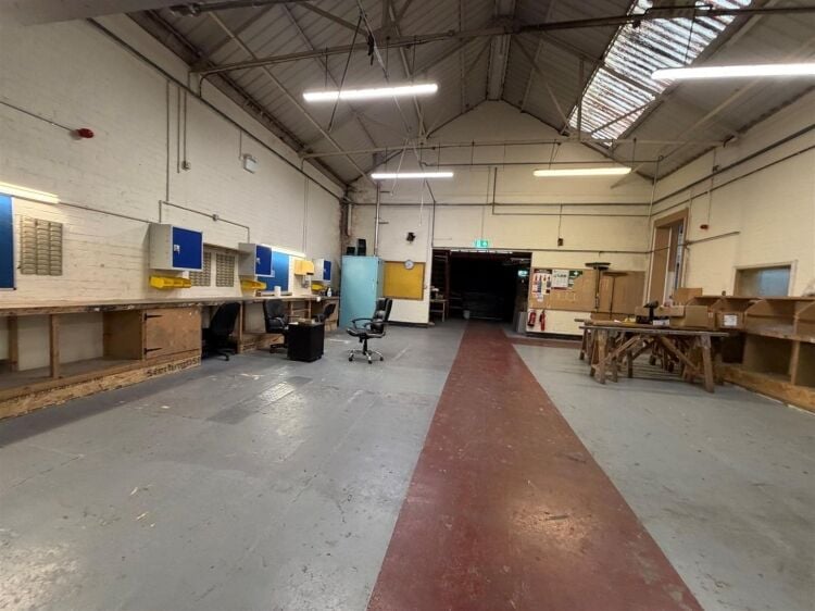 Double Fronted Industrial Unit for Sale in Bristol with Yard and Parking Facilities Photo 11