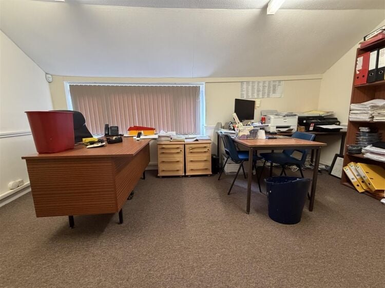 Self-Contained Office Building for Sale in Bristol with Storage Yard and Parking Photo 11