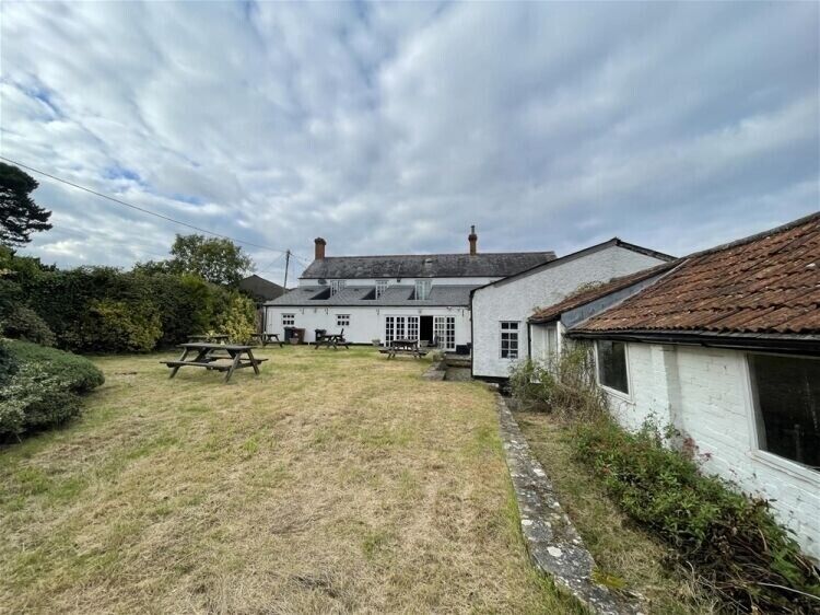 17th Century Freehold Public House in Idyllic Devon/Somerset Border Village For Sale Photo 11
