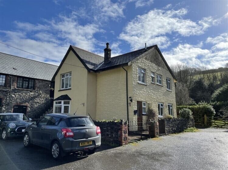 16C Country Hotel & Inn with Expansive Grounds and Period Features Up for Sale in Lynton Photo 11