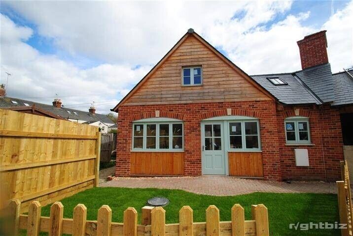 Group of Four High-Spec Investment Properties in Affluent Cirencester, Gloucestershire Photo 11