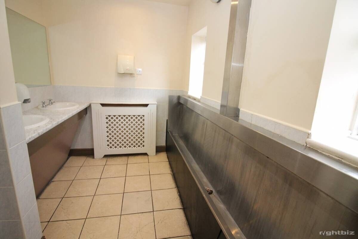 Spacious Four-Floor Commercial Property in Heart of Urmston Town Centre Photo 11