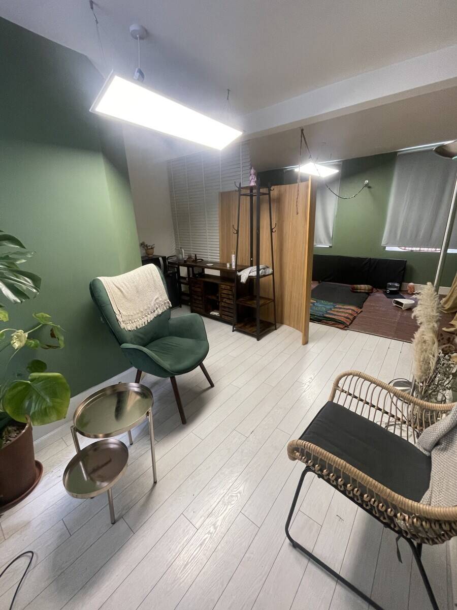 Available 14th July - Top Floor Office/Studio Space in Prime Hoxton Location with Private Entrance Photo 5