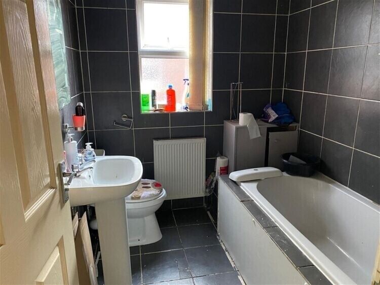Prime Investment Property in Withernsea, Commercial and Residential Units Available Photo 11