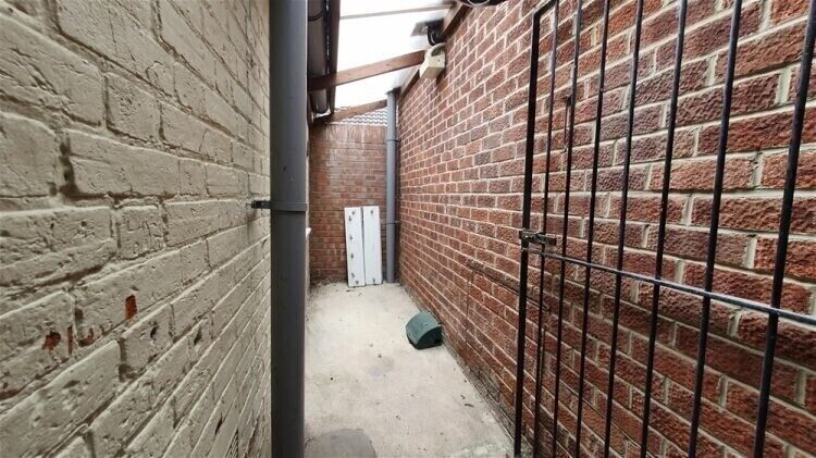 Prime Auction Lot - Former Magazine Offices at 31 High Street, Stalbridge, Dorset For Sale Photo 12