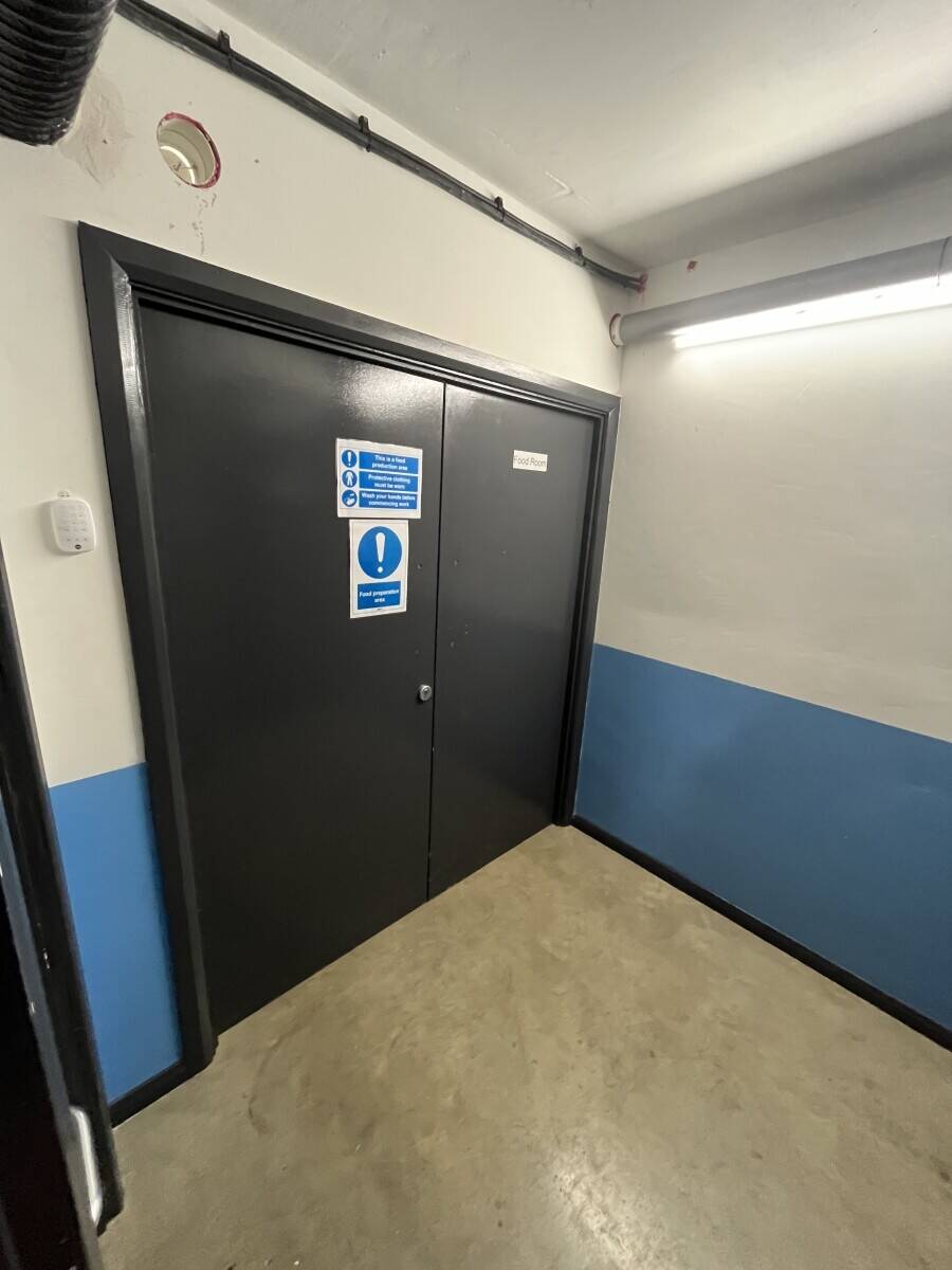Rent a Warehouse with Cold Storage for Food Production in Hackney, London E8 Photo 12