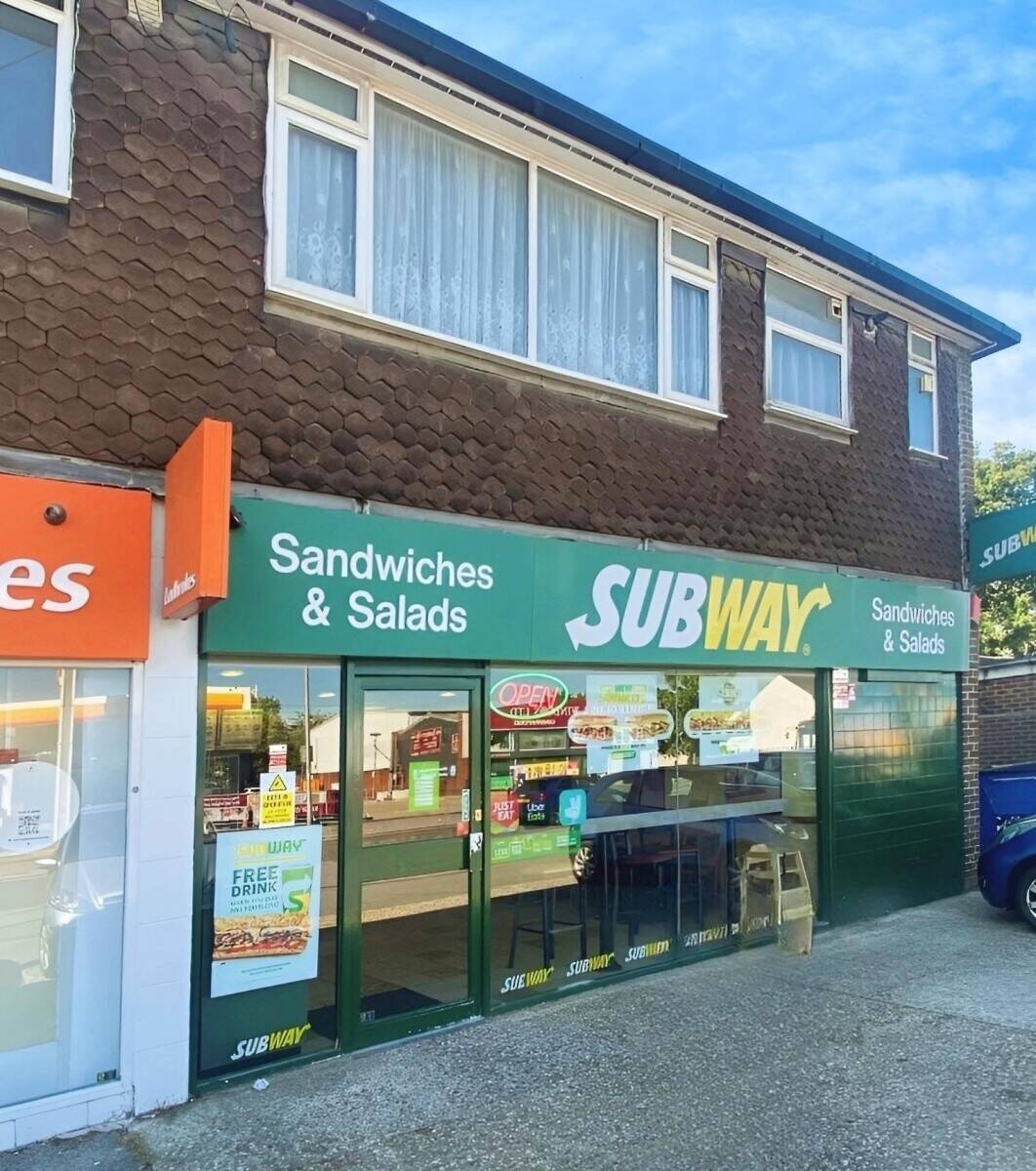 High Demand Commercial Mixed-Use Property in Reading, Berkshire with Ample Parking Photo 1