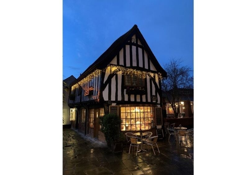 Prominent Tea Rooms in Newark on Trent Nottinghamshire, Leasehold Option Available Photo 12