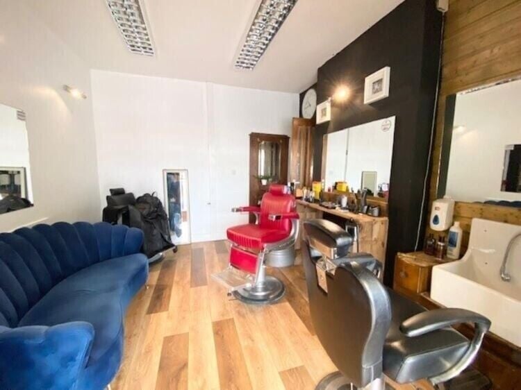 Freehold Commercial Property in Earlsdon, Coventry with Barber Shop and 4 Bedroom Accommodation Photo 12