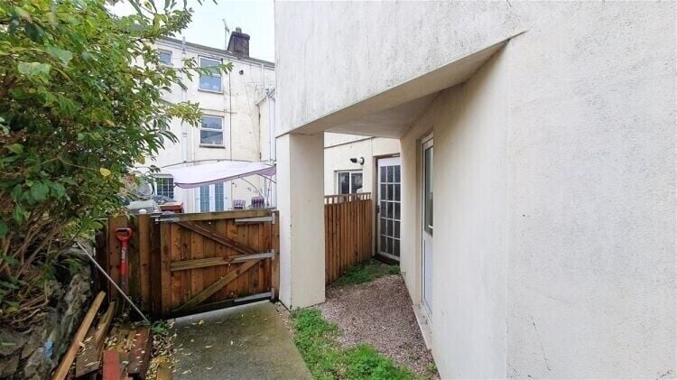 Bid on Promising Mixed-Use Investment Property, Centrally Located in Newton Abbot, Near Railway Sta Photo 12