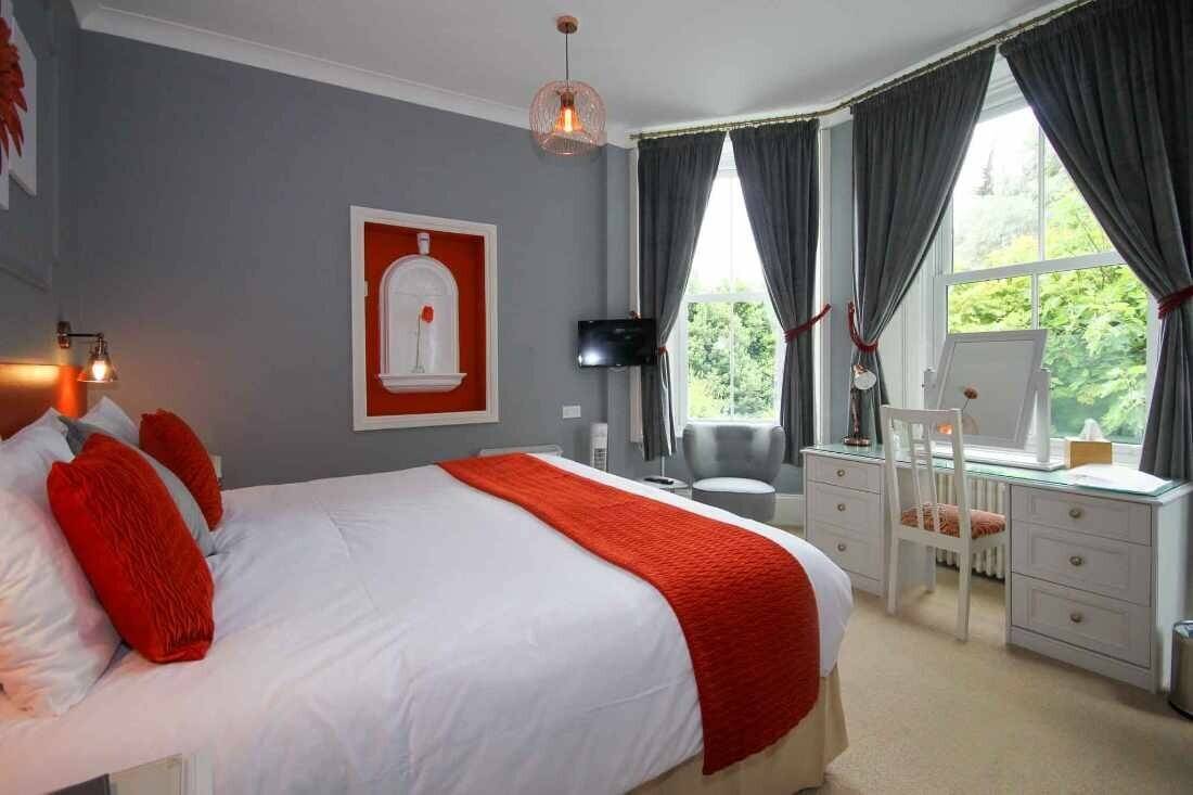 Turnkey Opportunity: Luxurious 5-Star Guest House in Tranquil Torquay Devon Photo 12