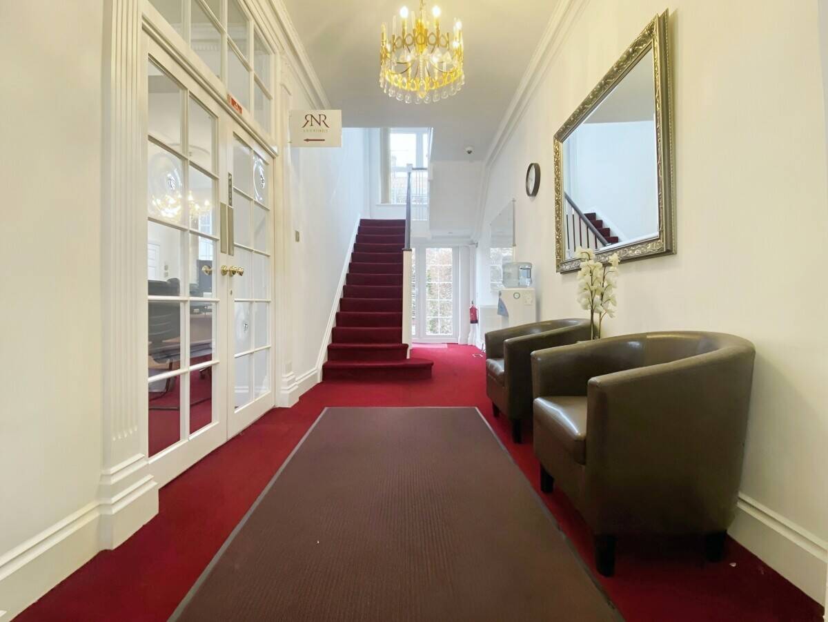 Prime Freehold E-Class Commercial Office for Sale in Central Reading, Berkshire - Immediate Vacancy Photo 12