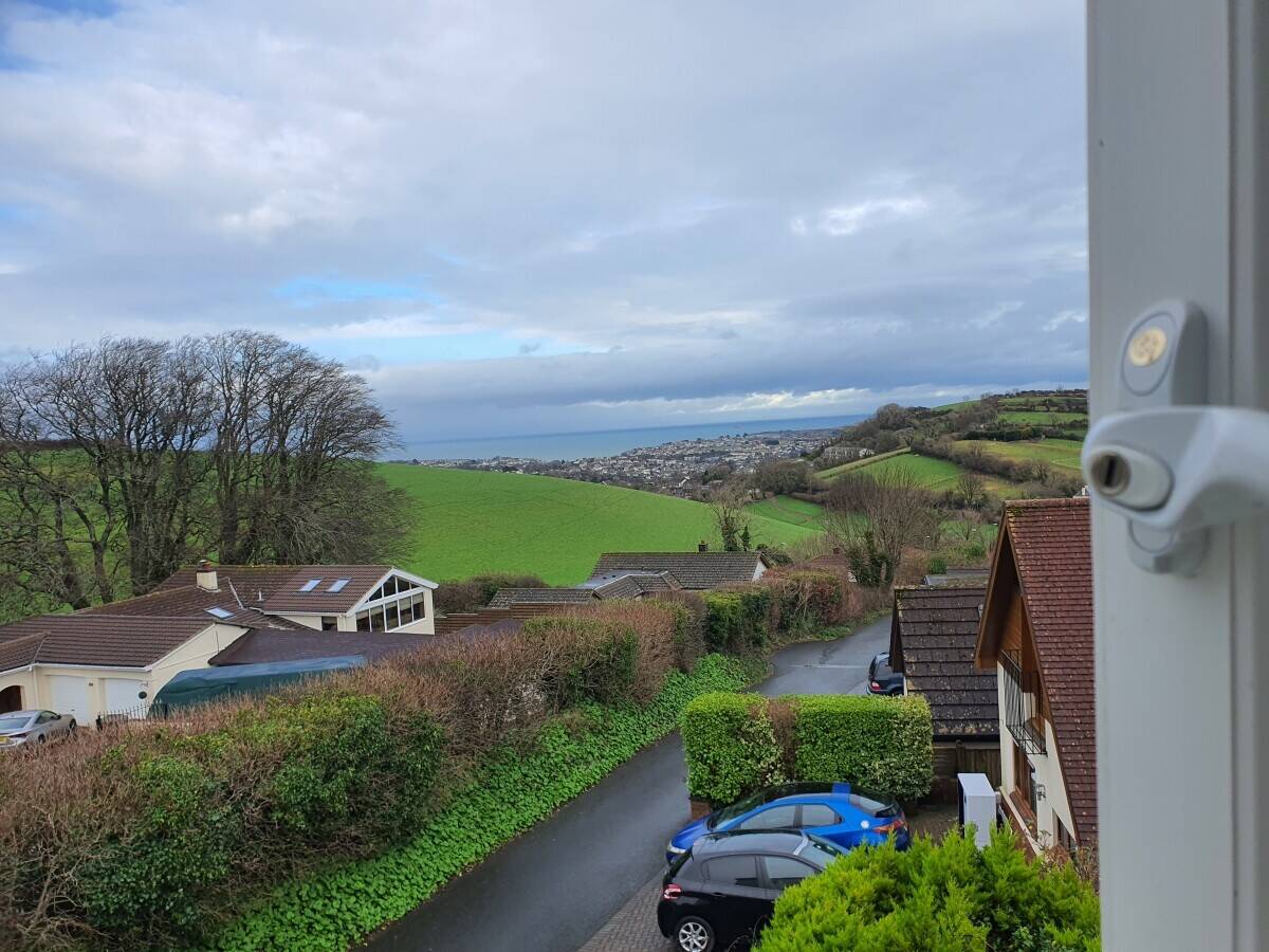 Guest House with Seven Letting Rooms and Two Luxury Apartments in Brixham Devon Photo 12