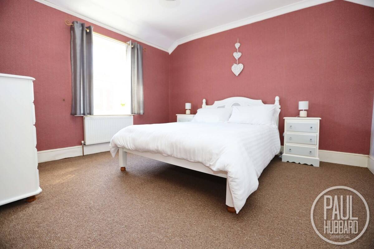 Prime Seaside Restaurant with Expansive 5-Bedroom Residential Accommodation in Great Yarmouth Photo 12