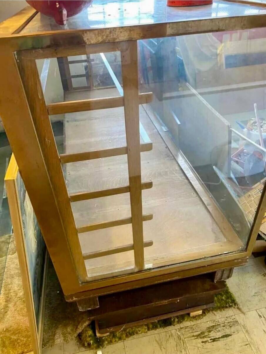 Unique Biltong Kiosk for Sale in Guildford's Friary Shopping Centre, Perfect for Retail Display Photo 12