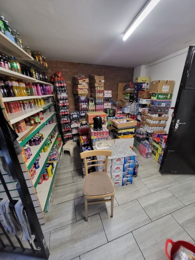 Convenience store and freehold retail unit with residential space in Waltham Cross Hertfordshire Photo 12