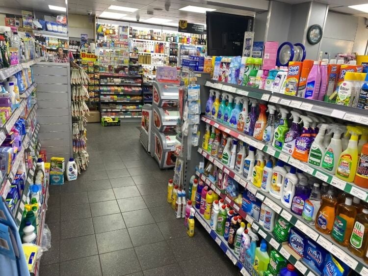 Grocery and convenience store for sale in London near Wood Green Photo 12