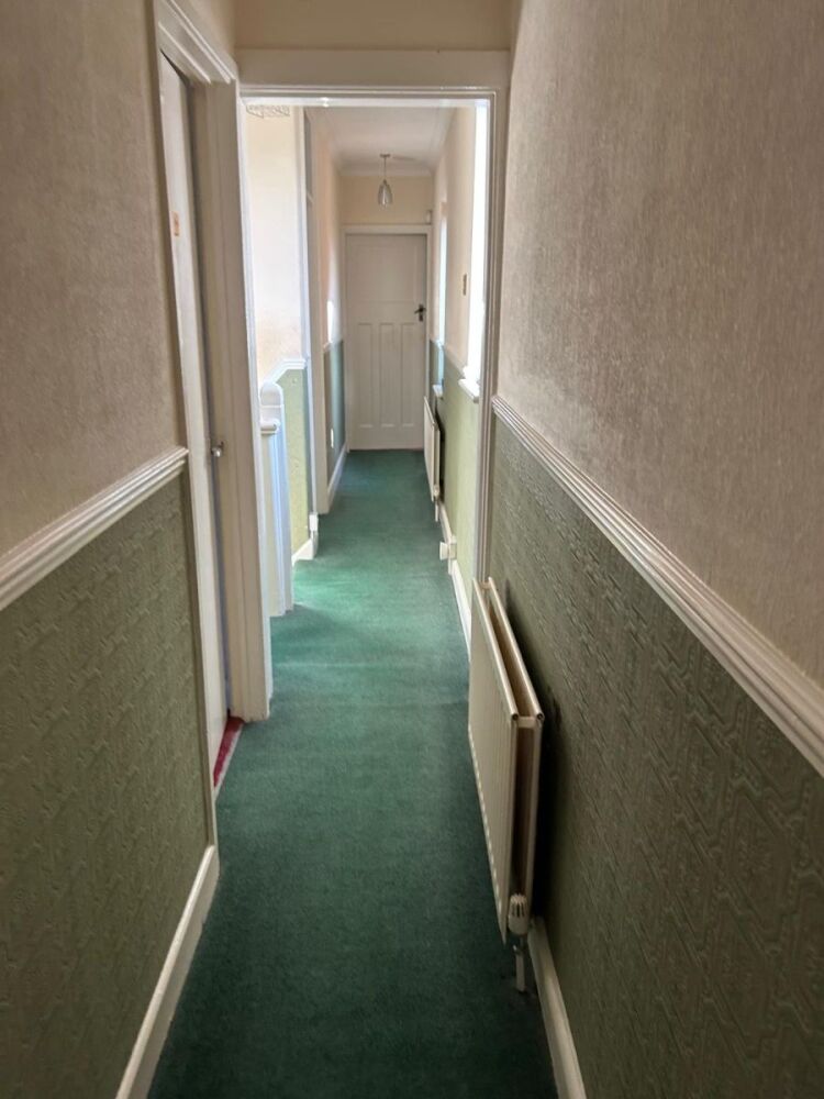 Convenience Store with Residential Space for Sale in Coventry, West Midlands Photo 12