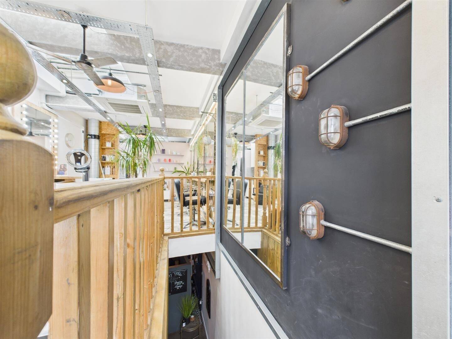 Commercial Unit for Sale in Shoreditch London with Established Hair and Beauty Salon Setup Photo 12