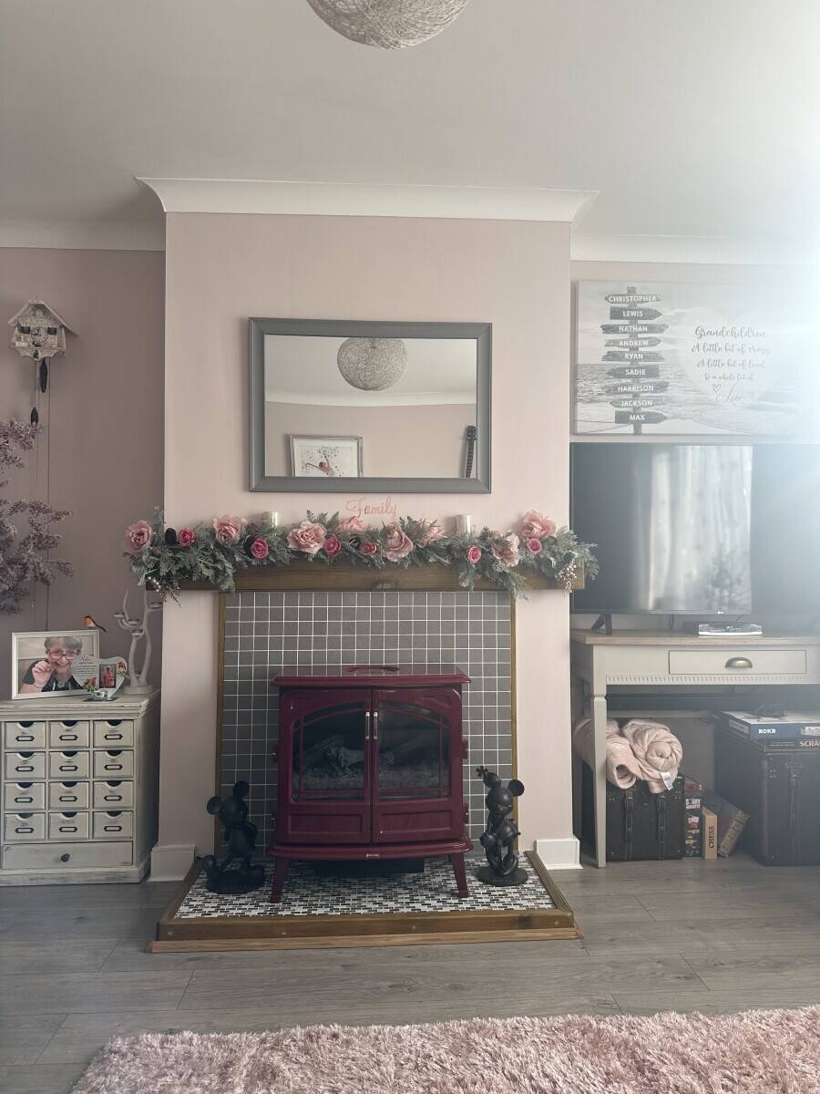 Freehold salon and beauty room with 3 bedroom accommodation in Ashford Kent available for sale Photo 12