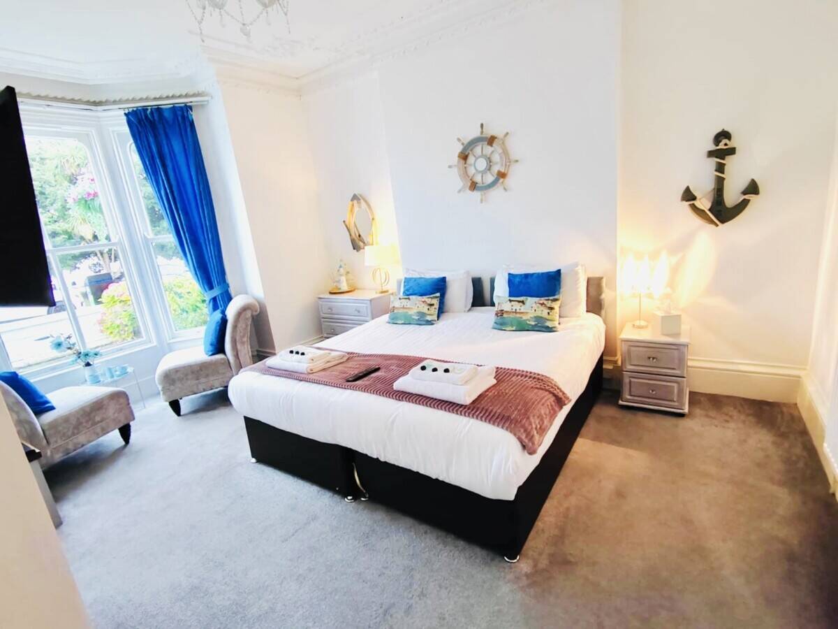 Eight-Bedroom Victorian Villa Bed and Breakfast for Sale in Llandudno Conwy Photo 12