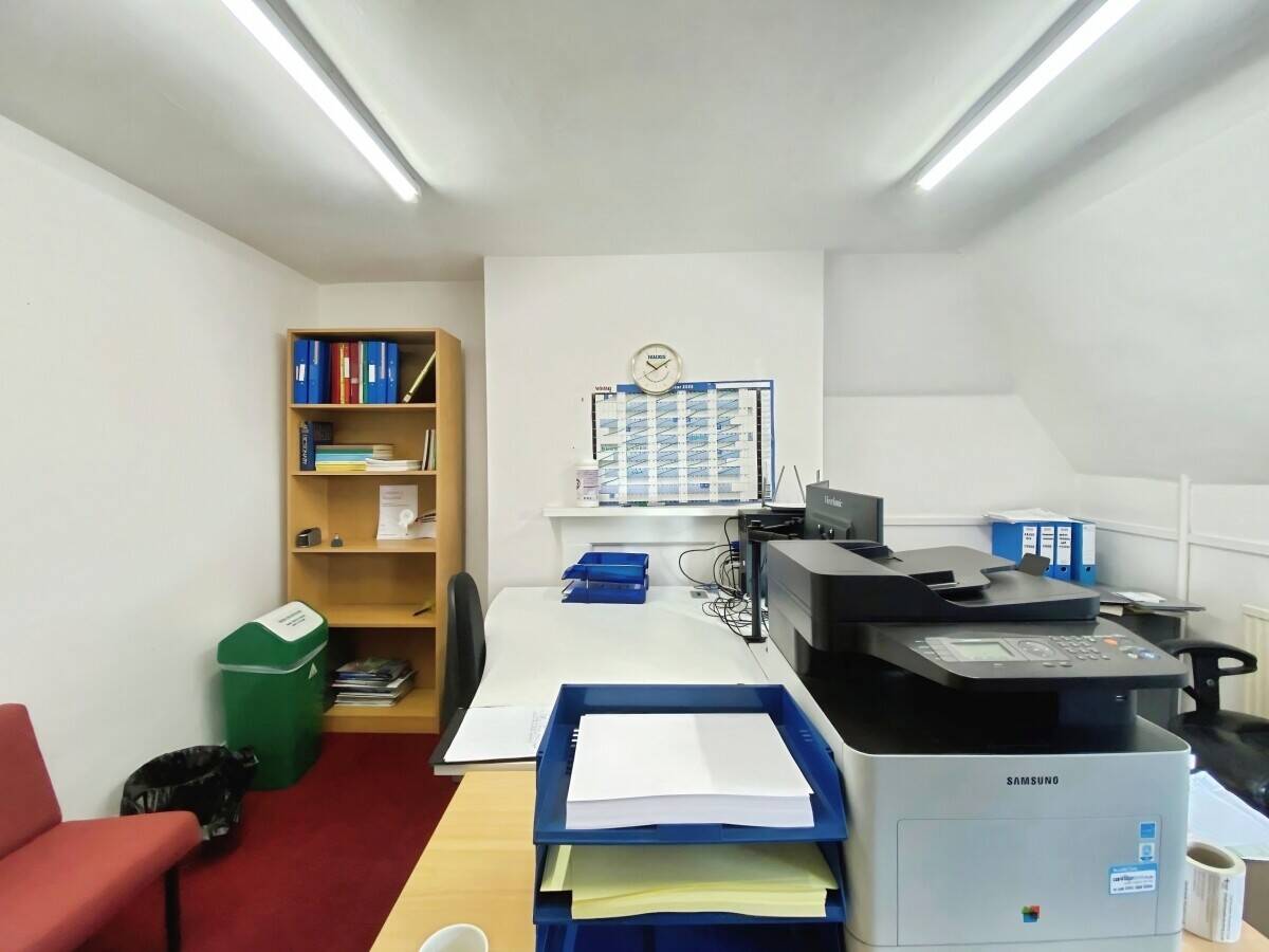 Second-floor offices with parking and shared facilities in Earley, Reading for lease Photo 12