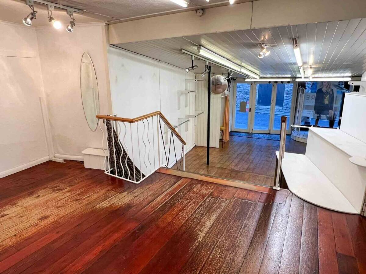 Mixed-Use Property for Sale in Brixham Harbour with Apartment and Retail Space Photo 12