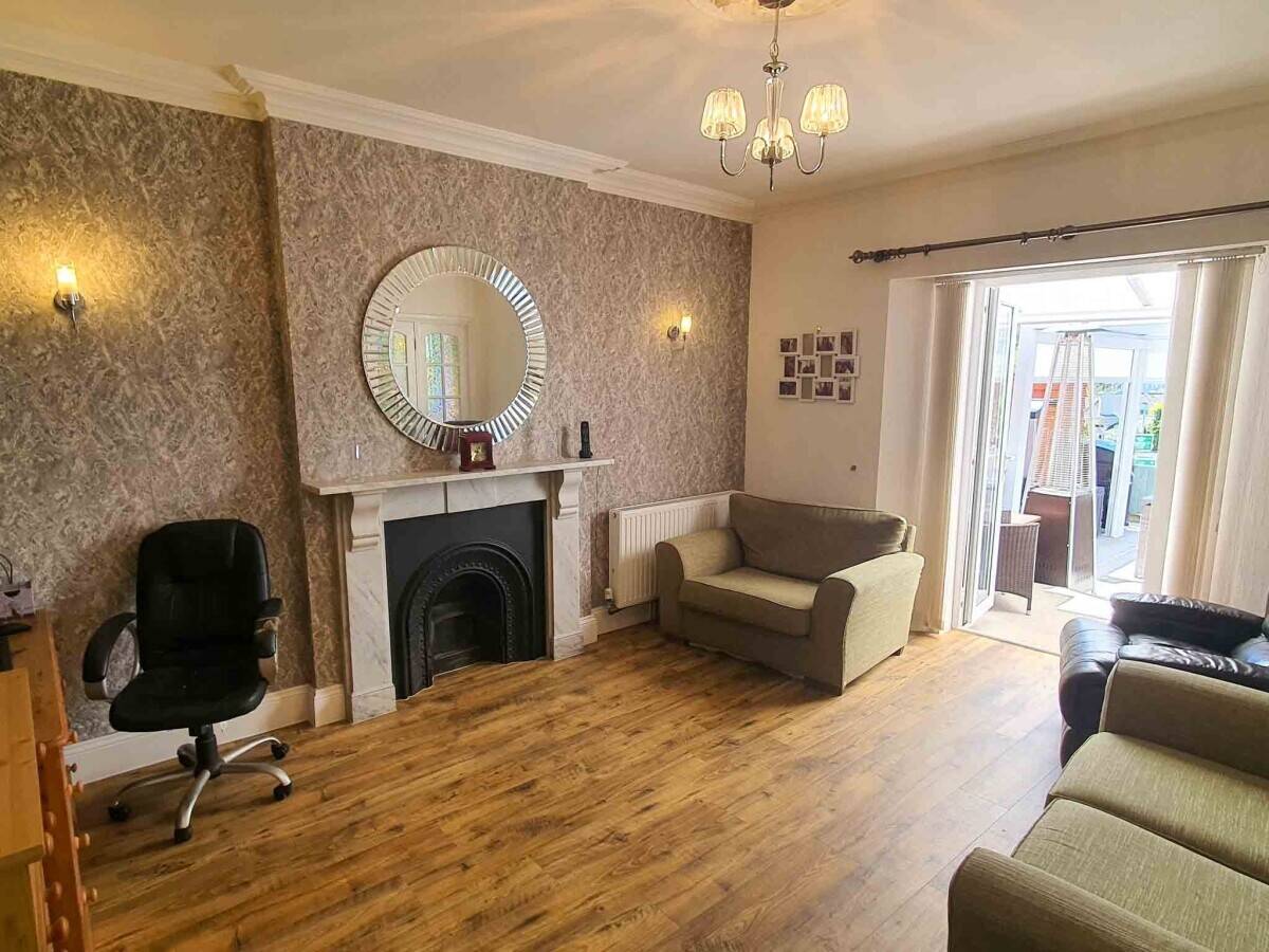Guest House for Sale in Prime Torquay Devon with 5 Letting Rooms and Owner's Annex Photo 12