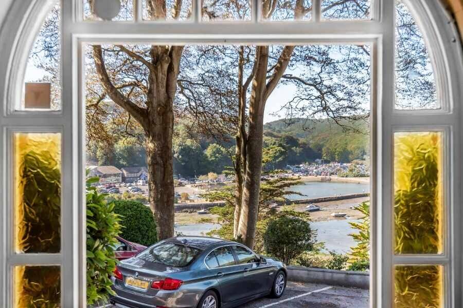 7-Bedroom Manor for Sale in Looe Cornwall with Scenic Views and Owner's Cottage Photo 12