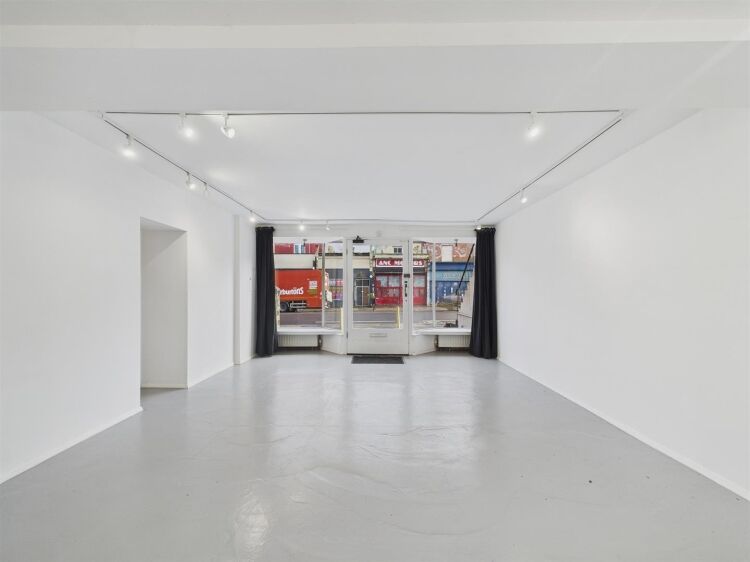 Vacant ground floor shop office studio in Bristol on Cheltenham Road with modern amenities Photo 12