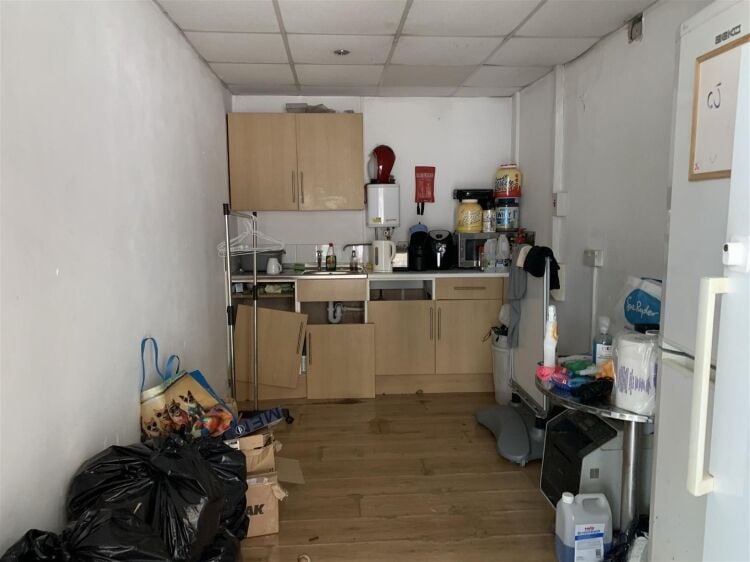 Former gym for sale in Bristol, 3,300 sq ft on Brislington Hill, ideal for various uses. Photo 12