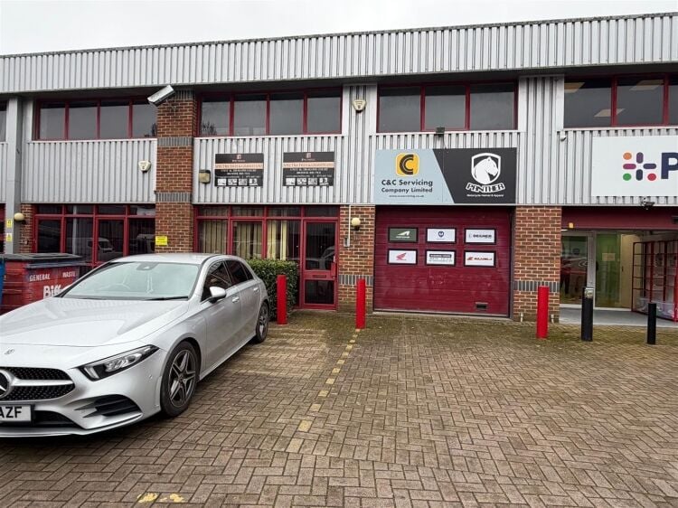 Modern two-storey commercial unit with workshop and offices in Bristol Photo 12