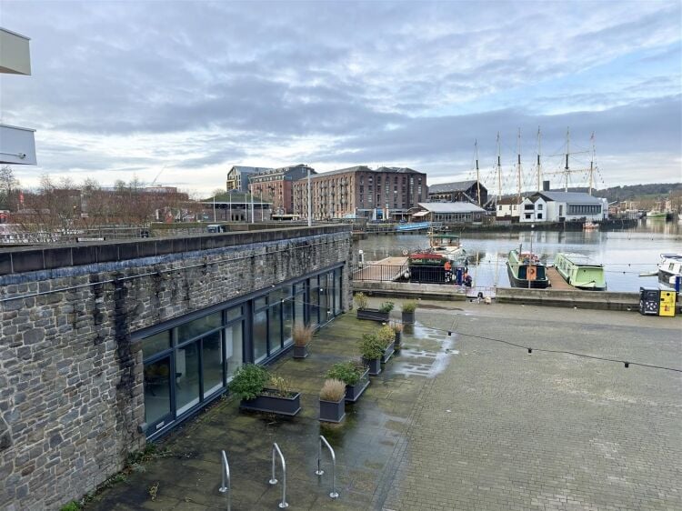 A spacious commercial unit situated in an enviable location on bristol's harbourside within easy reach of bristol city centre. Photo 12