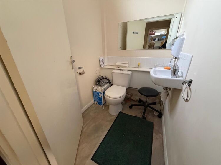 Double Fronted Retail Unit for Sale in Staple Hill Bristol, 1,638 sq ft Open Plan Space Photo 12