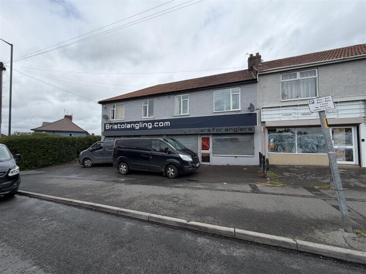 The property comprises a substantial retail unit extending to approximately 3,526 sq ft. Photo 12