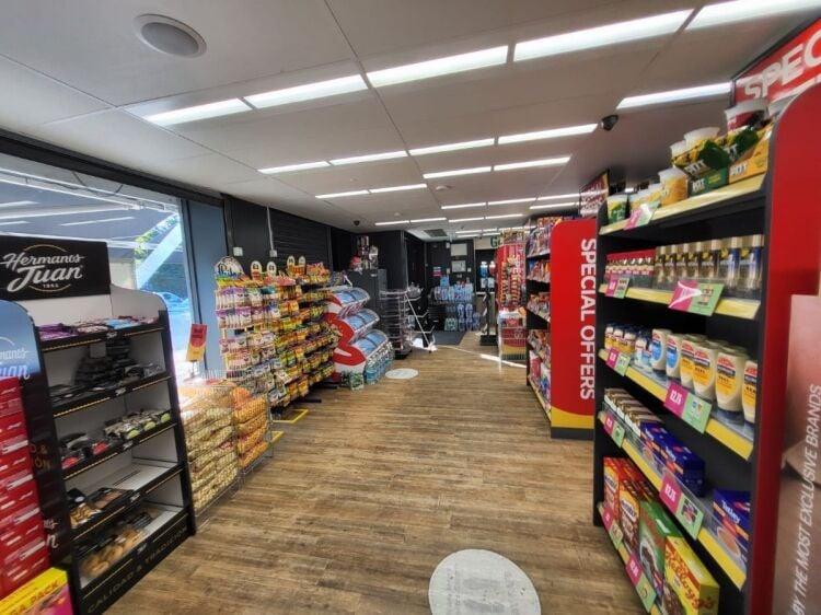 Refurbished convenience store for sale in Hornchurch East London with potential for expansion Photo 12